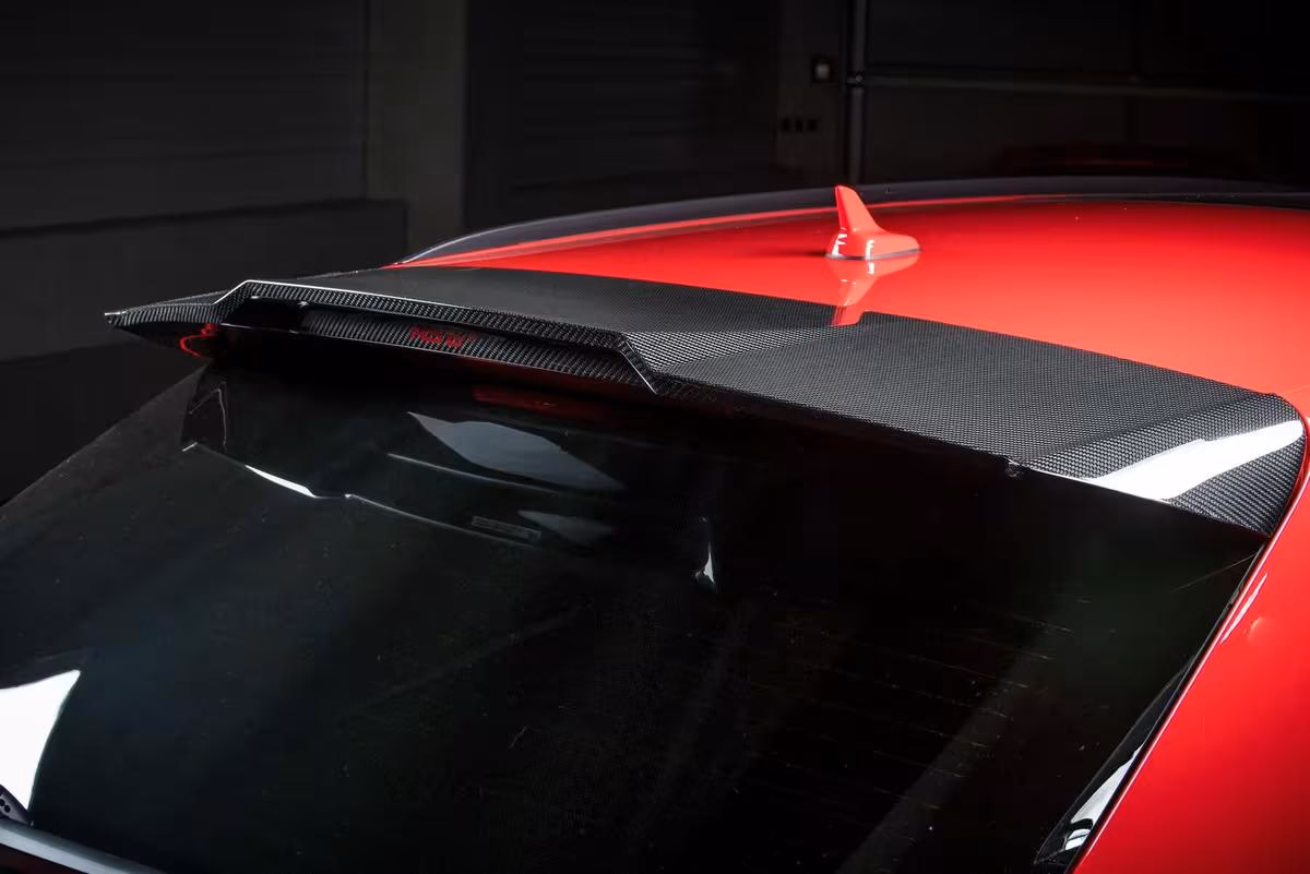 ABT: Carbon-Spoiler auf rotem ABT Sportsline Fahrzeugheck