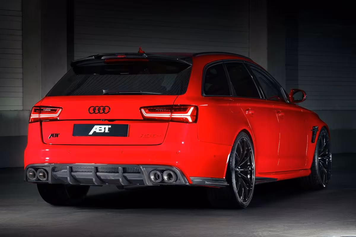 ABT: Rotes ABT Sportsline Audi RS6 Avant im Heck- und Seitenansicht