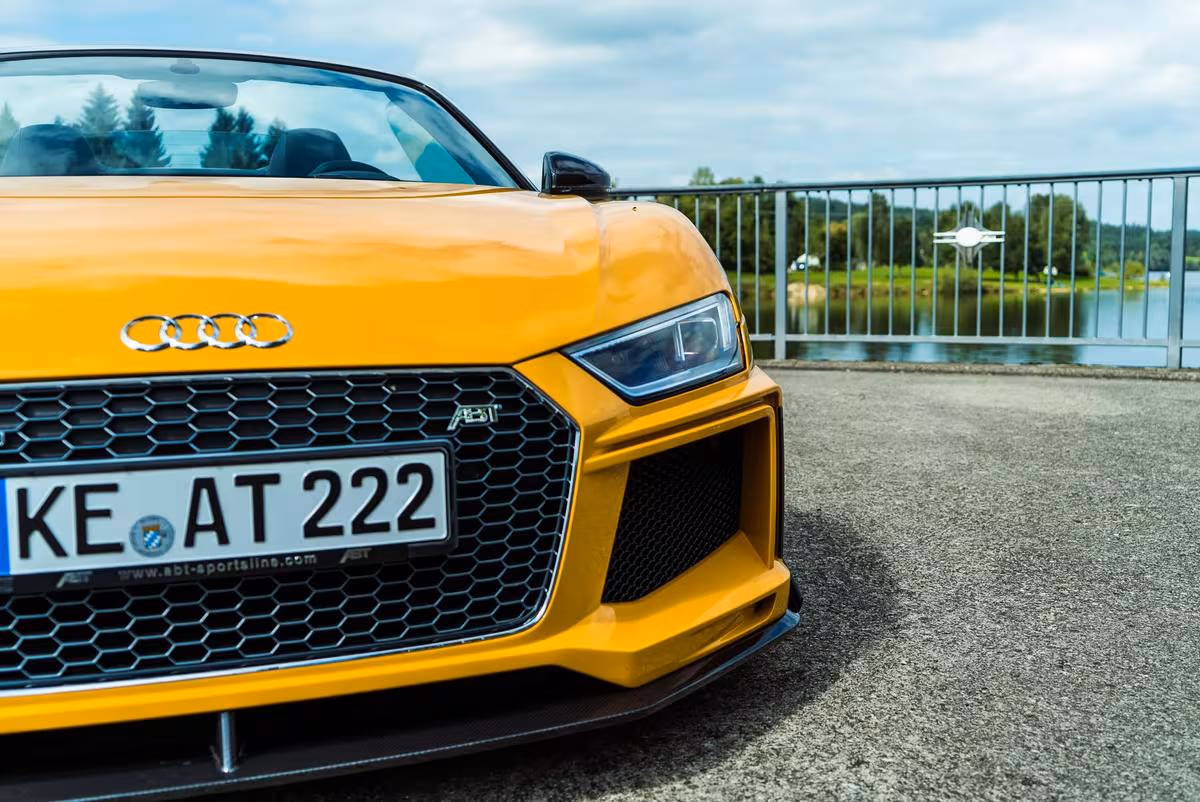 Gelber Audi Cabriolet mit ABT-Logo und Kennzeichen KE AT 222