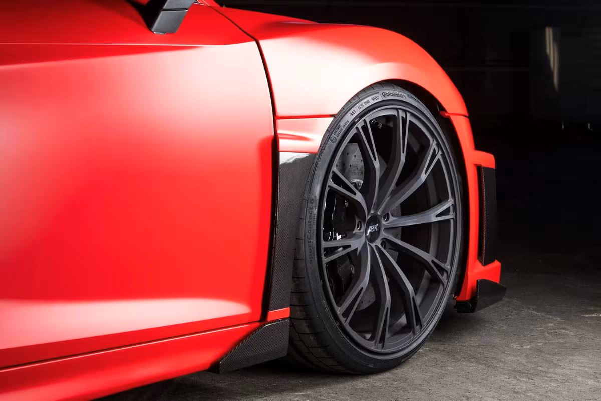 ABT: Rotes ABT-Sportwagen-Heck mit grauer ABT-Multispeichenfelge und Continental-Reifen.