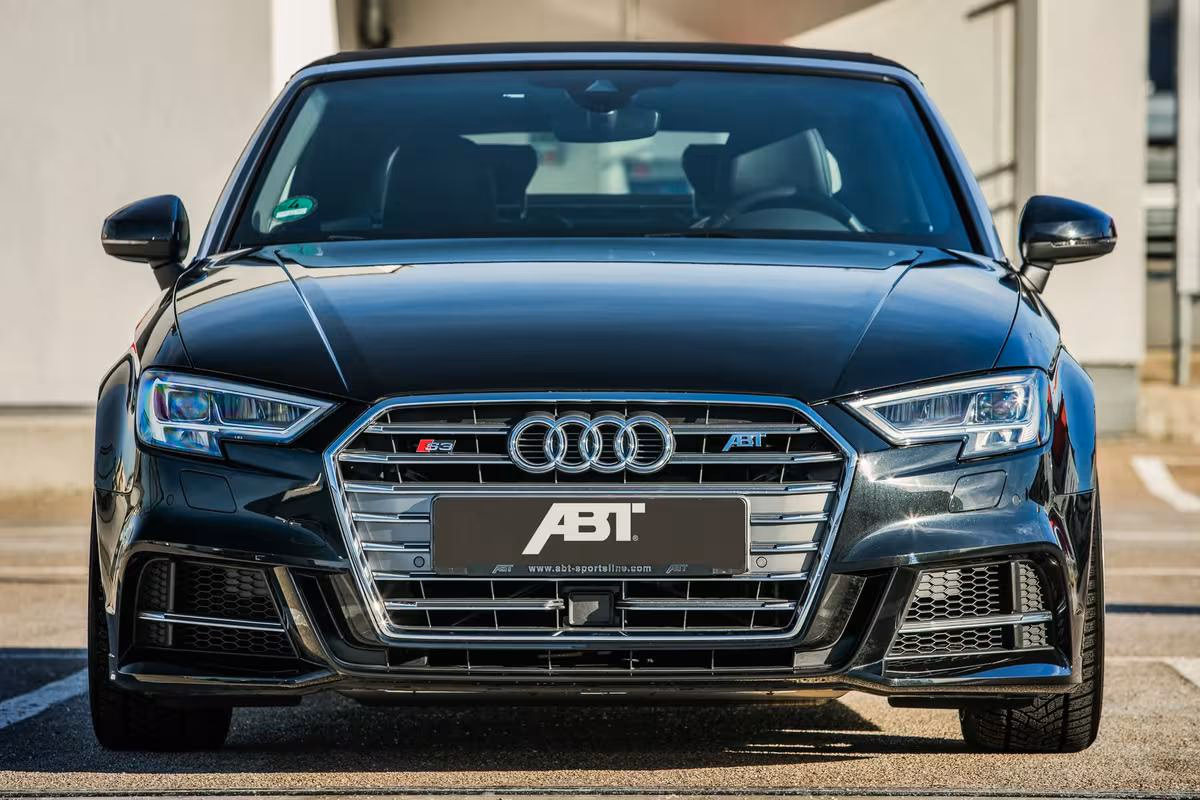 Schwarzer Audi S3 mit ABT-Tuning im Frontansicht