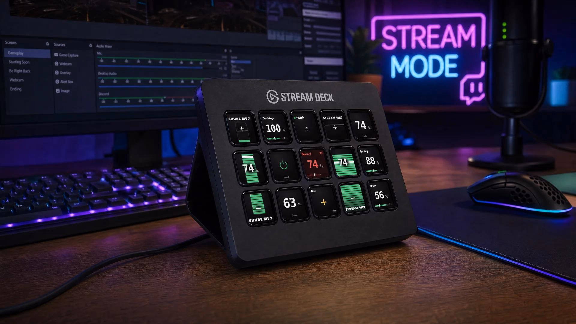 Stream Deck mit Audio-Reglern vor Mikrofon und Neon-Schriftzug